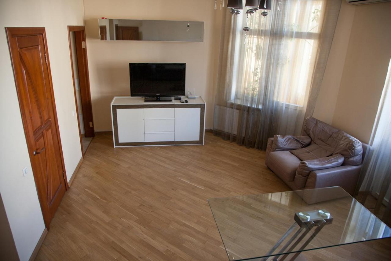 Two Bedroom Apartment With Balcony Kiev Exterior foto