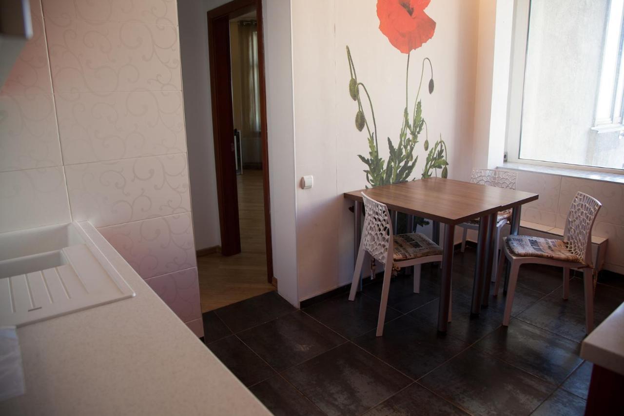 Two Bedroom Apartment With Balcony Kiev Exterior foto