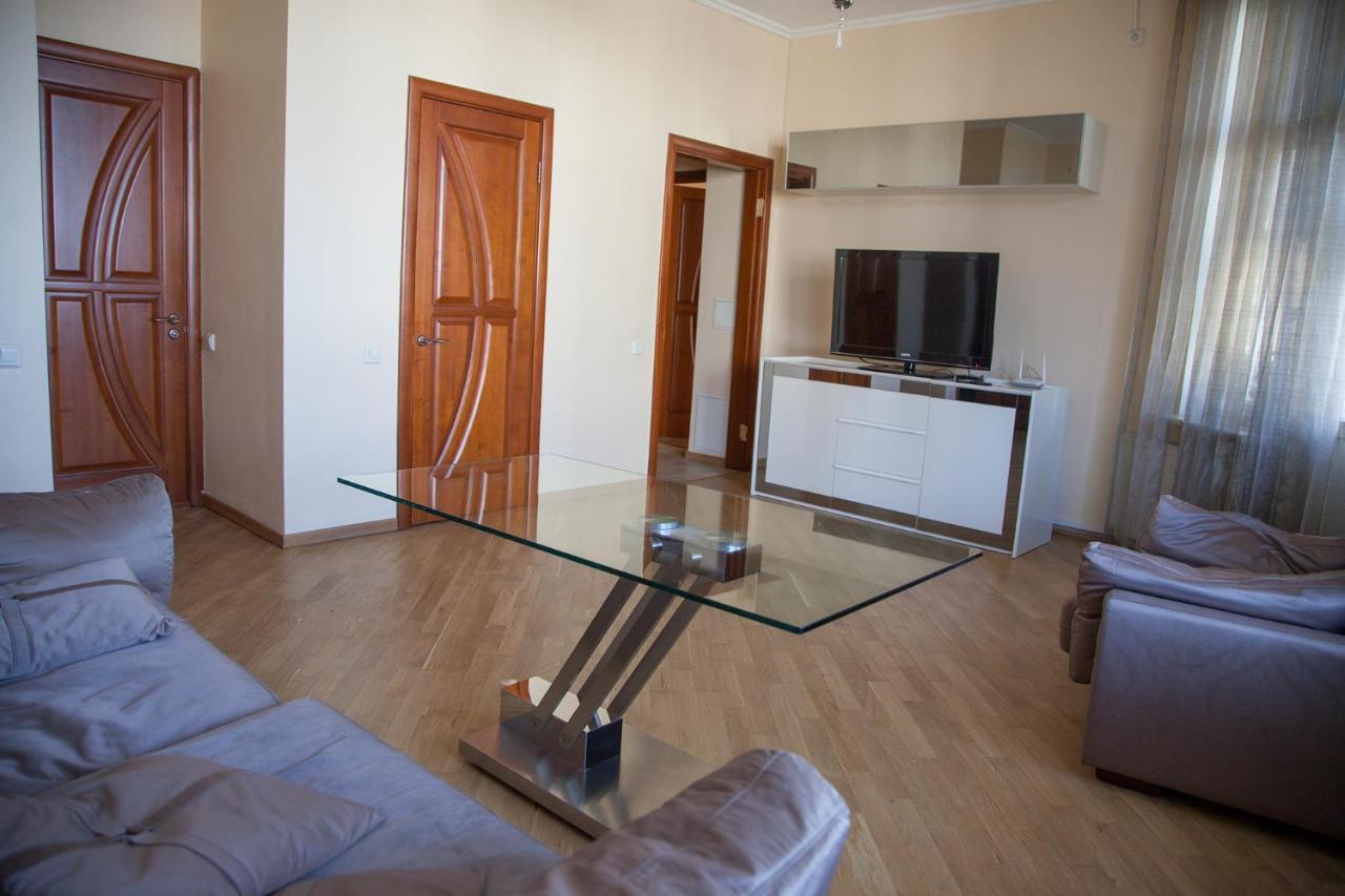 Two Bedroom Apartment With Balcony Kiev Exterior foto